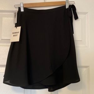 Aritzia Sunday Best ARIEL skirt. Never worn. New with tags. Size 2